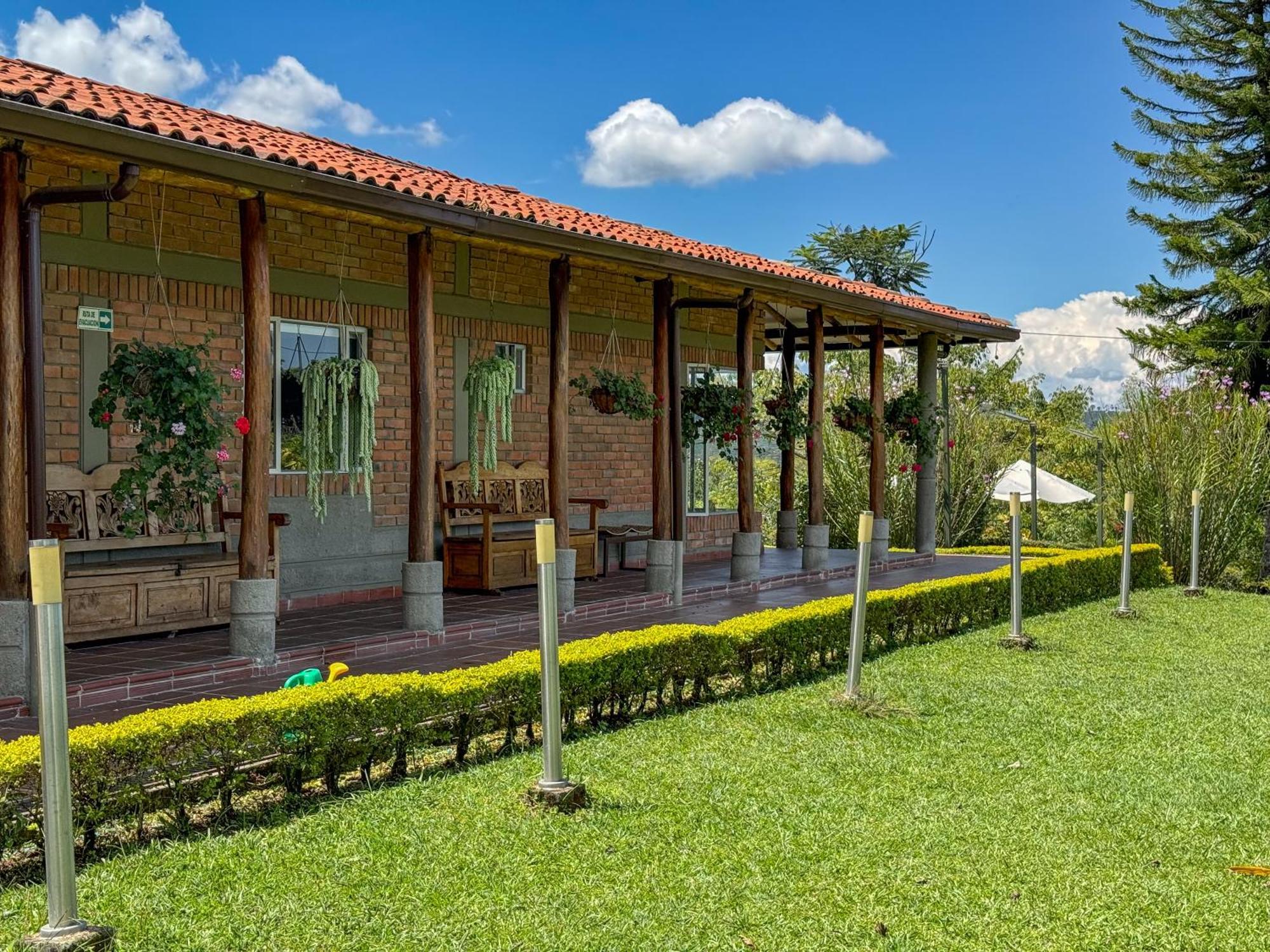 Finca Del Cafe - Casa Typica Santa Rosa de Cabal Bagian luar foto